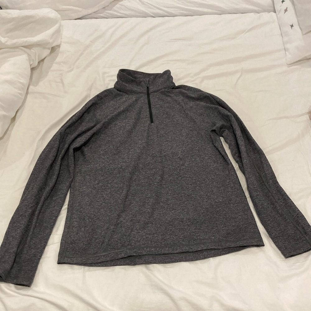 Lululemon men’s half zip pullover.